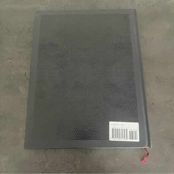 Alexander McQueen table book edited by Claire Wilcox - Picture 7 of 9